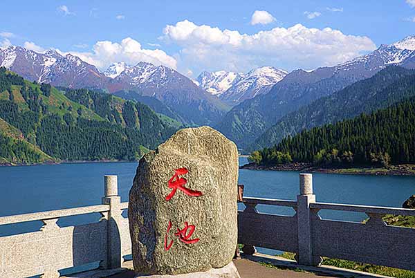 Urumqi Grand Bazaar and Xinjiang Museum gateway to Heavenly Lake