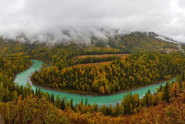 Kanas lake is located in North Xinjiang